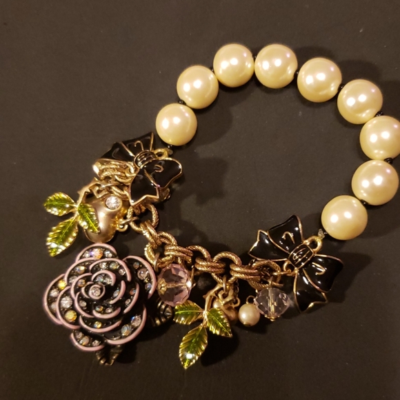 Betsey Johnson Pearl Rose Bracelet - Picture 1 of 4